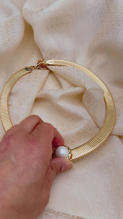 Allaya Magnetic Gold Hasli Necklace with Pearl Magnetic button